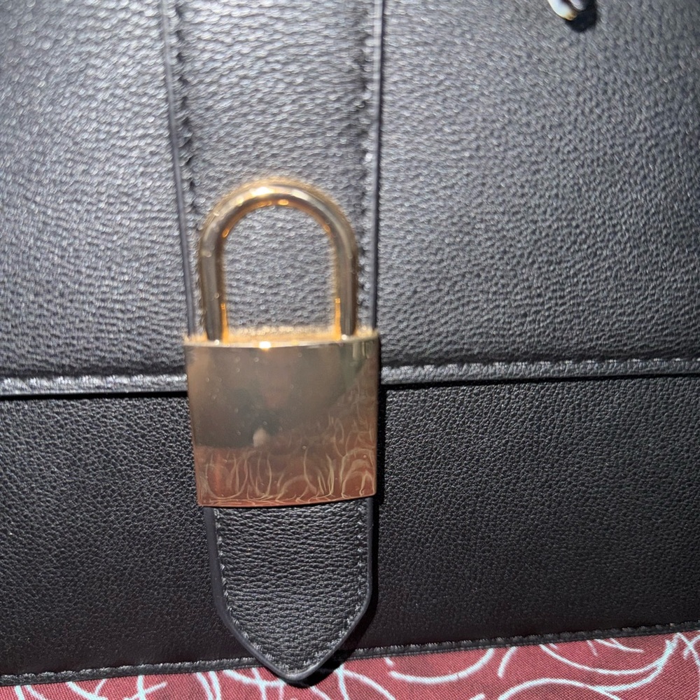 💰3 items for $12! Chic Black Satchel with Gold Lock (unbranded) - Picture 6 of 6